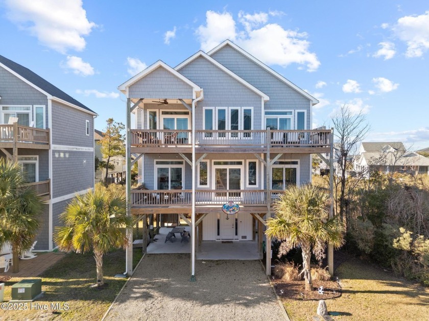 Welcome to your FULLY FURNISHED perfect beach retreat! Just a - Beach Home for sale in Surf City, North Carolina on Beachhouse.com