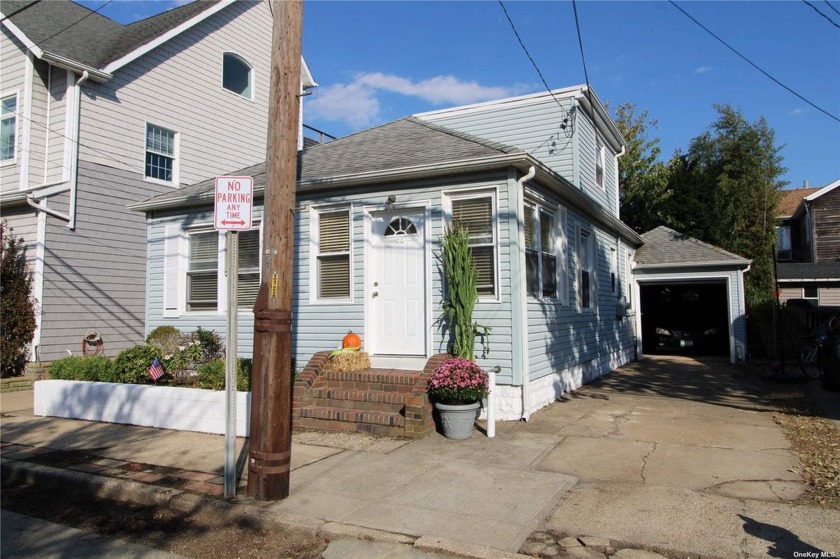 *Watch Virtual Tour Video *Estate Sale *Charming and Freshly - Beach Home for sale in Point Lookout, New York on Beachhouse.com