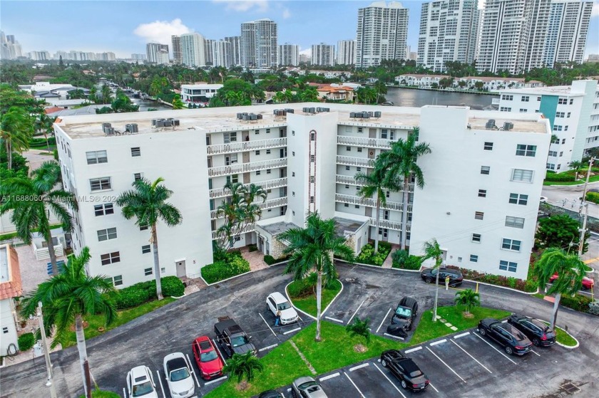 EXCELLENT LOCATION***ACROSS THE STREET FROM THE BEACH !! * - Beach Condo for sale in Hallandale Beach, Florida on Beachhouse.com