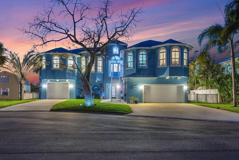 Tucked away on a quiet cul-de-sac in Riverview, this stunning - Beach Home for sale in Riverview, Florida on Beachhouse.com