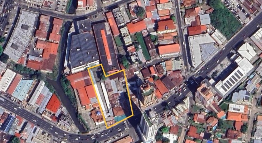 Land on Via Porras with structure for restaurant use

Located on - Beach Lot for sale in Panama City,  on Beachhouse.com