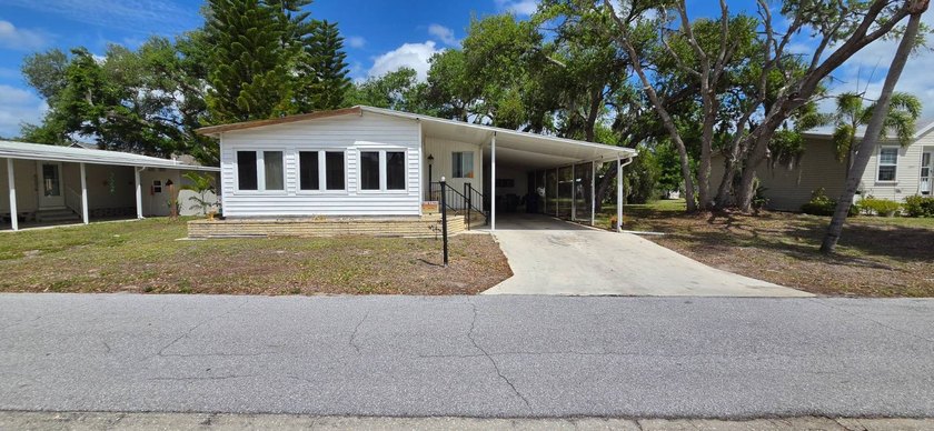 BRING ALL OFFERS!!!!!! Priced Right! Welcome to this spacious - Beach Home for sale in Sarasota, Florida on Beachhouse.com