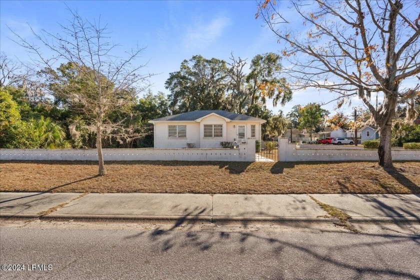 Charming downtown Beaufort cottage on the corner of Wilmington - Beach Home for sale in Beaufort, South Carolina on Beachhouse.com