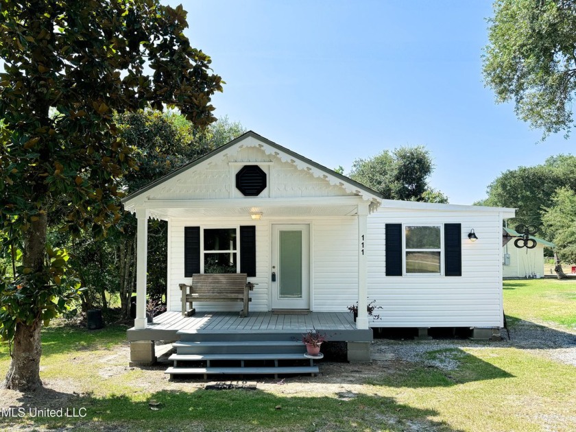 Classic Older Home in move-in condition. Offers 2b/2b with an - Beach Home for sale in Waveland, Mississippi on Beachhouse.com