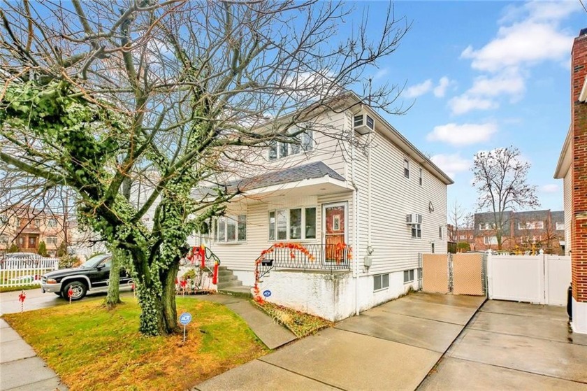 Discover this charming 1-family, semi-detached duplex offering a - Beach Home for sale in Staten  Island, New York on Beachhouse.com