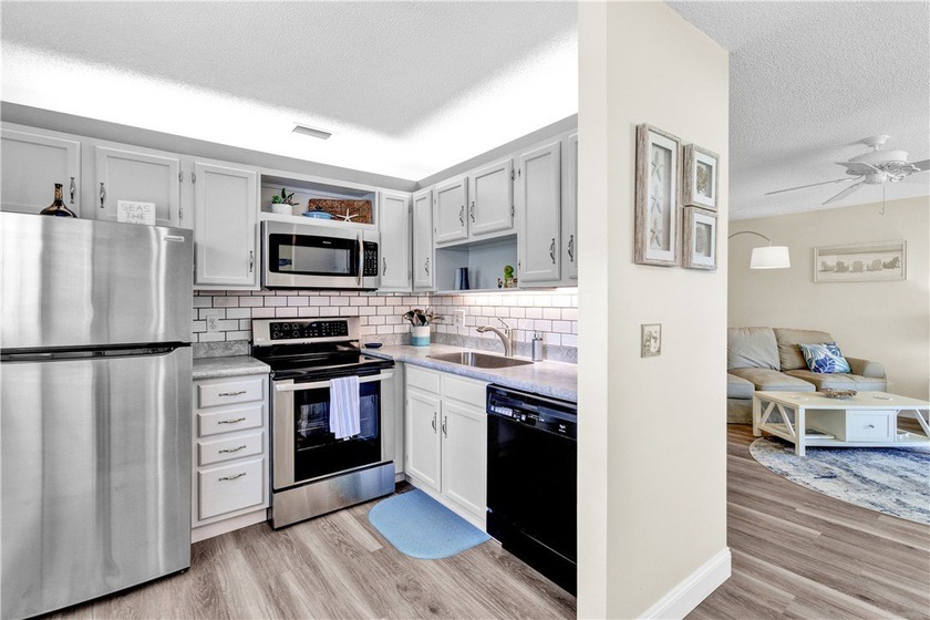 READY for immediate occupancy-escape the snow! Fabulous first - Beach Condo for sale in Vero Beach, Florida on Beachhouse.com