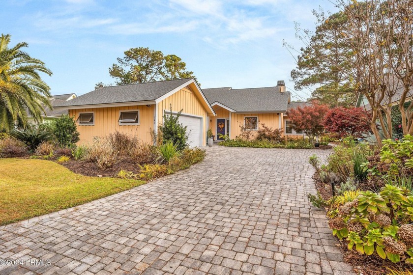 Keeping it simple in this charming one-level home overlooking a - Beach Home for sale in Dataw Island, South Carolina on Beachhouse.com