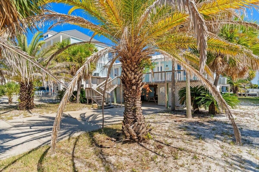 This well presented beach house sits on a LARGE WATERFRONT LOT - Beach Home for sale in Navarre, Florida on Beachhouse.com