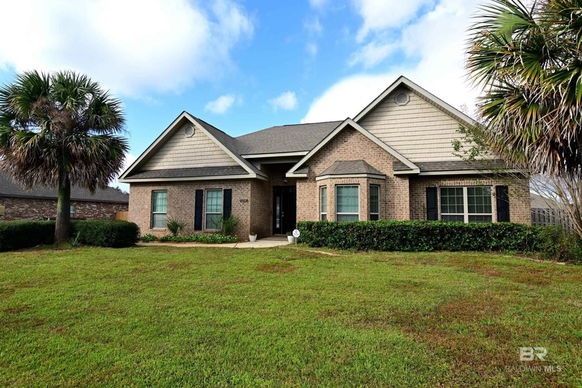 The living is easy and convenient in this 3BR/2BA - Beach Home for sale in Daphne, Alabama on Beachhouse.com
