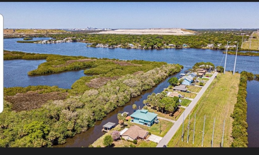 75 feet of waterfront property! Come buld your dream house on it - Beach Lot for sale in Gibsonton, Florida on Beachhouse.com