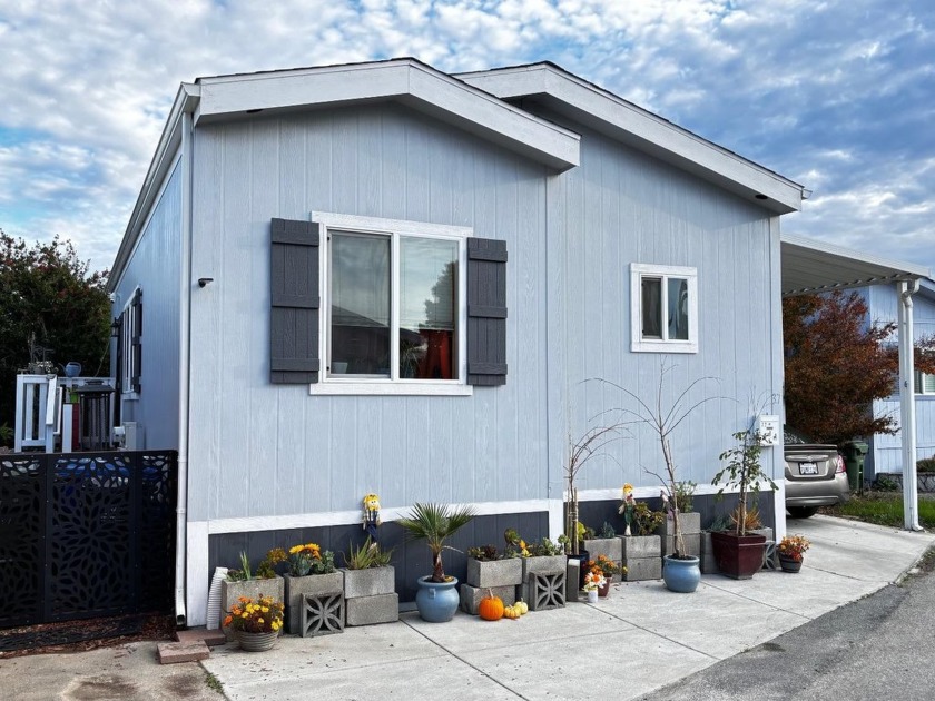 6-Years-New manufactured home with new solar in conveniently - Beach Home for sale in Soquel, California on Beachhouse.com