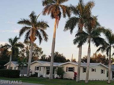Old Florida style home with 3 bedroom 2 bath and a guest house - Beach Home for sale in Naples, Florida on Beachhouse.com