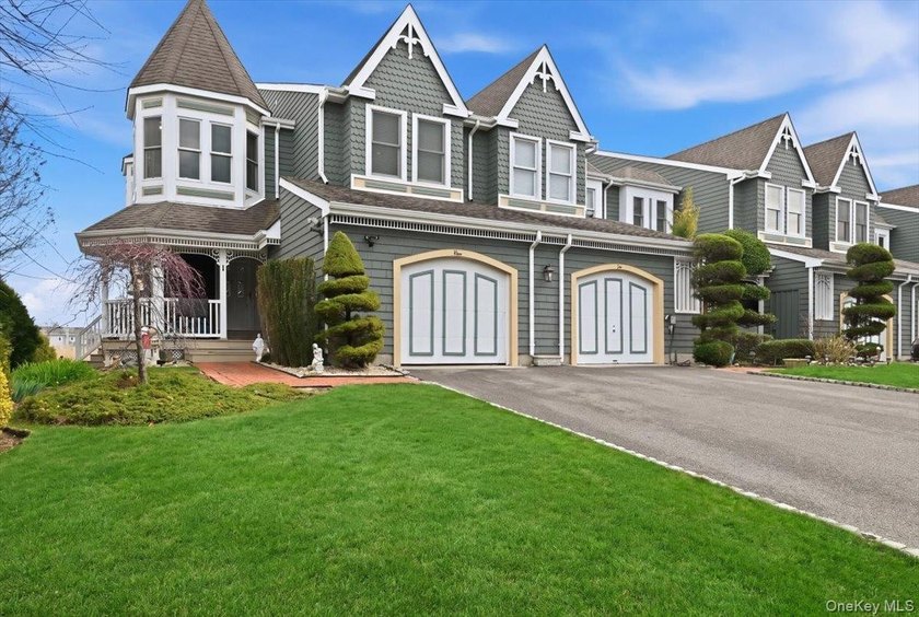Experience breathtaking, million-dollar panoramic waterfront - Beach Condo for sale in Amityville, New York on Beachhouse.com