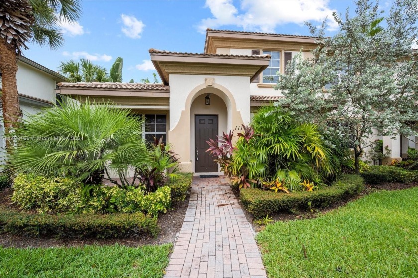 This dynamic and recently updated 2-story townhome is ideal for - Beach Townhome/Townhouse for sale in Palm Beach Gardens, Florida on Beachhouse.com