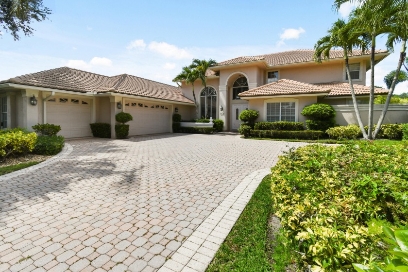 Rare Single family home in PGA with 3 car garage, lived in - Beach Home for sale in Palm Beach Gardens, Florida on Beachhouse.com