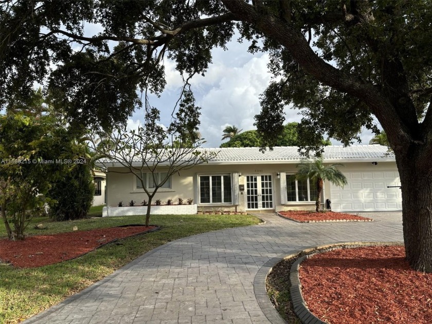 Beautiful 3 Bedroom, 2 Bathroom Hollywood Gem on a desirable - Beach Home for sale in Hollywood, Florida on Beachhouse.com