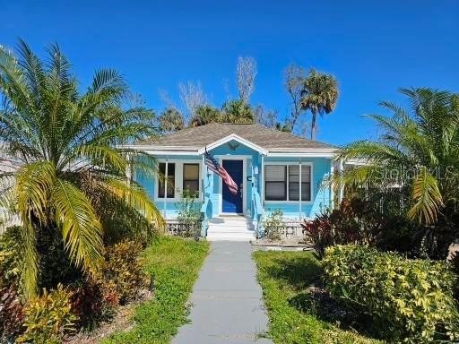 Welcome to this beautifully renovated 2-bedroom, 1-bathroom home - Beach Home for sale in New Smyrna Beach, Florida on Beachhouse.com