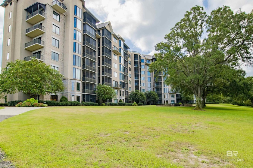 Living at it's finest along the Mobile Bay at the Colony's - Beach Condo for sale in Fairhope, Alabama on Beachhouse.com