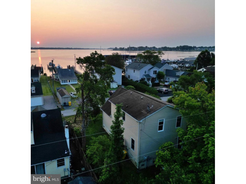 HUGE Price Reduction!!!  Welcome to 3680 1st Ave, a charming - Beach Home for sale in Edgewater, Maryland on Beachhouse.com