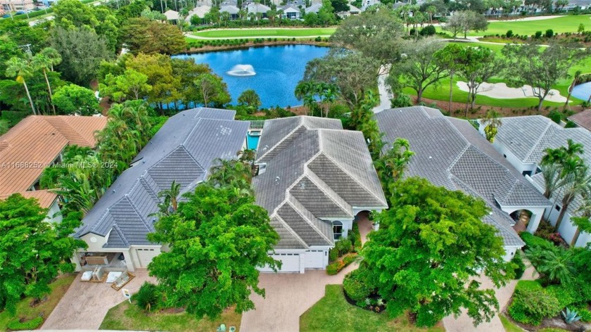 FULL GOLF MEMBERSHIP * Updated Lakefront Pool Home. 3 bedrooms & - Beach Home for sale in Delray Beach, Florida on Beachhouse.com