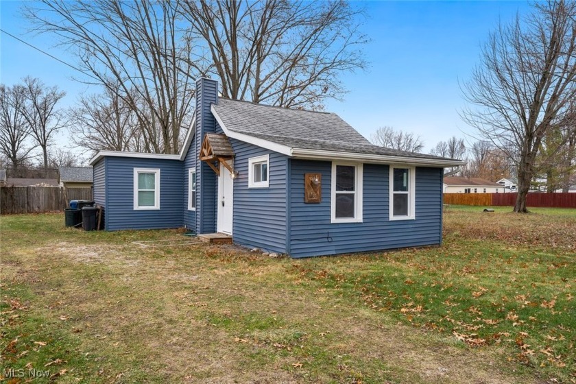 Welcome home to this 3 bedroom one floor cottage within walking - Beach Home for sale in Sheffield Lake, Ohio on Beachhouse.com