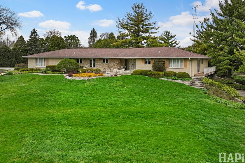 DID SOMEONE SAY THEY NEEDED SPACE? Beautifully situated in - Beach Home for sale in Winthrop Harbor, Illinois on Beachhouse.com