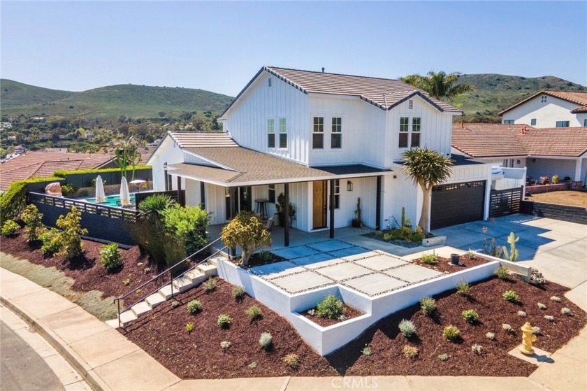 This custom home shines with character and bespoke modern design - Beach Home for sale in San Clemente, California on Beachhouse.com