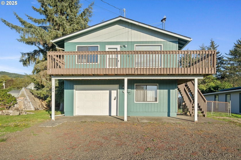 Nicely maintained 2-level home in the heart of Rockaway Beach! - Beach Townhome/Townhouse for sale in Rockaway Beach, Oregon on Beachhouse.com