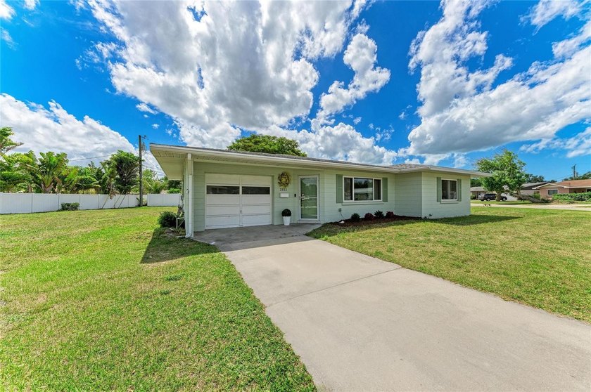 *Some photos have been virtually staged* On an oversized lot in - Beach Home for sale in Bradenton, Florida on Beachhouse.com