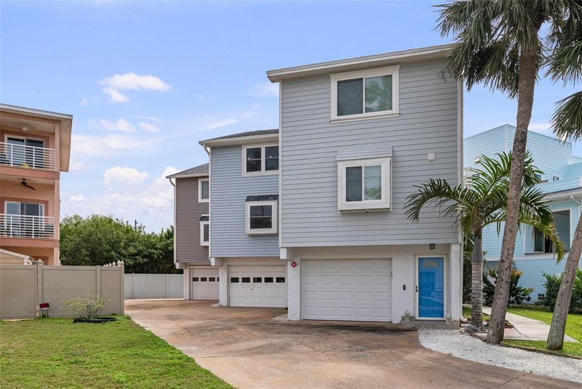 WALK TO THE BEACH! Just a few short blocks from beautiful Indian - Beach Townhome/Townhouse for sale in Indian Rocks Beach, Florida on Beachhouse.com