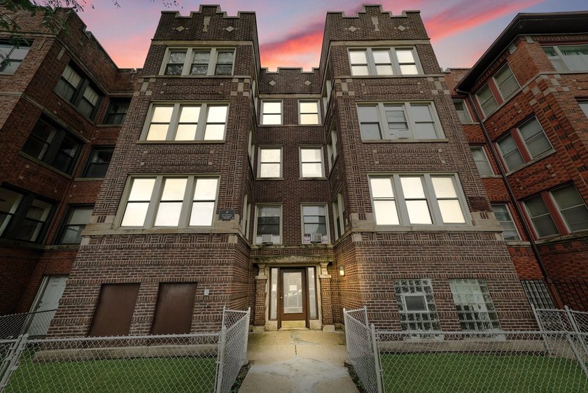 FFully gut-renovated six-unit walk-up in Chicago's South Shore | - Beach Home for sale in Chicago, Illinois on Beachhouse.com