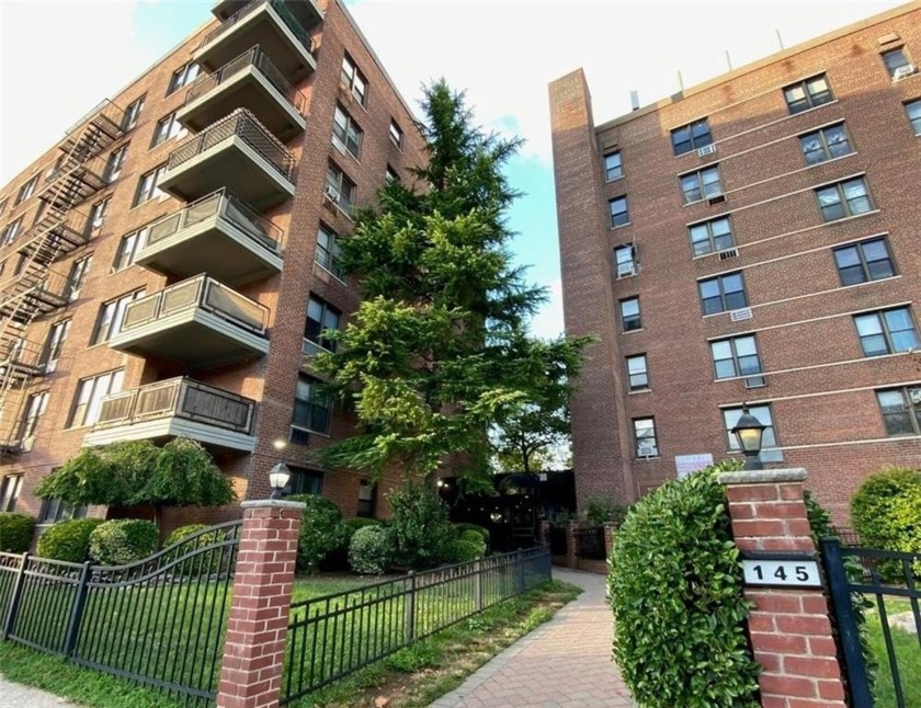 THIS UNIT IS FULLY RENOVATED AND SPACIOUS. A 2 BEDROOM CONDO IN - Beach Condo for sale in Staten  Island, New York on Beachhouse.com