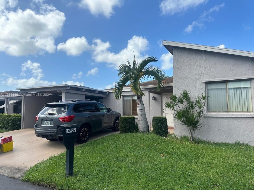 SPACIOUS 3-BEDROOMS 2-BATHROOMS FEE SIMPLE VILLA IN QUIET 55+ - Beach Home for sale in Delray Beach, Florida on Beachhouse.com