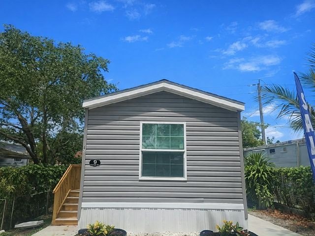 Welcome to this beautifully New 1 bedroom, 1-bathroom mobile - Beach Home for sale in West Palm Beach, Florida on Beachhouse.com