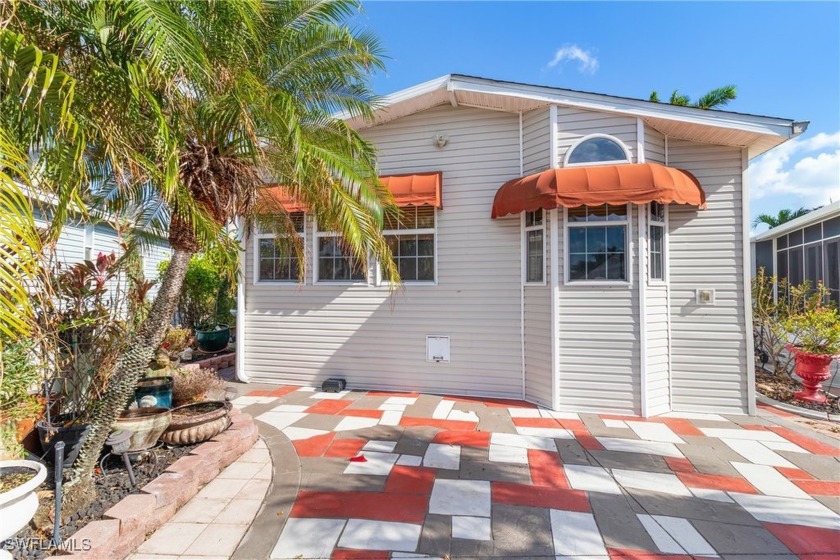 Don't miss out on this mobile home with breathtaking lake views - Beach Home for sale in Naples, Florida on Beachhouse.com