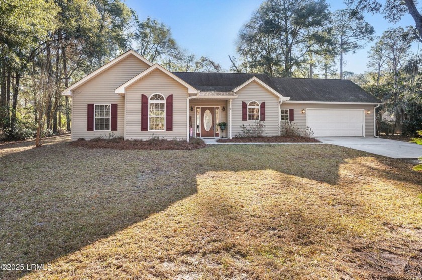 Privacy, check! Large lot, check! Pristine condition, check!This - Beach Home for sale in Beaufort, South Carolina on Beachhouse.com