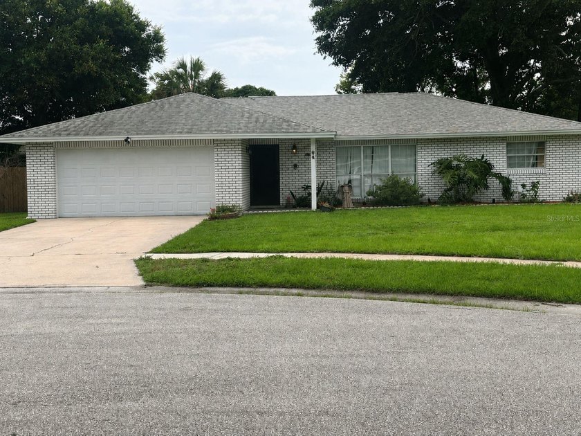 Welcome to 94 Glass Court, a beautifully maintained pool home - Beach Home for sale in Port Orange, Florida on Beachhouse.com