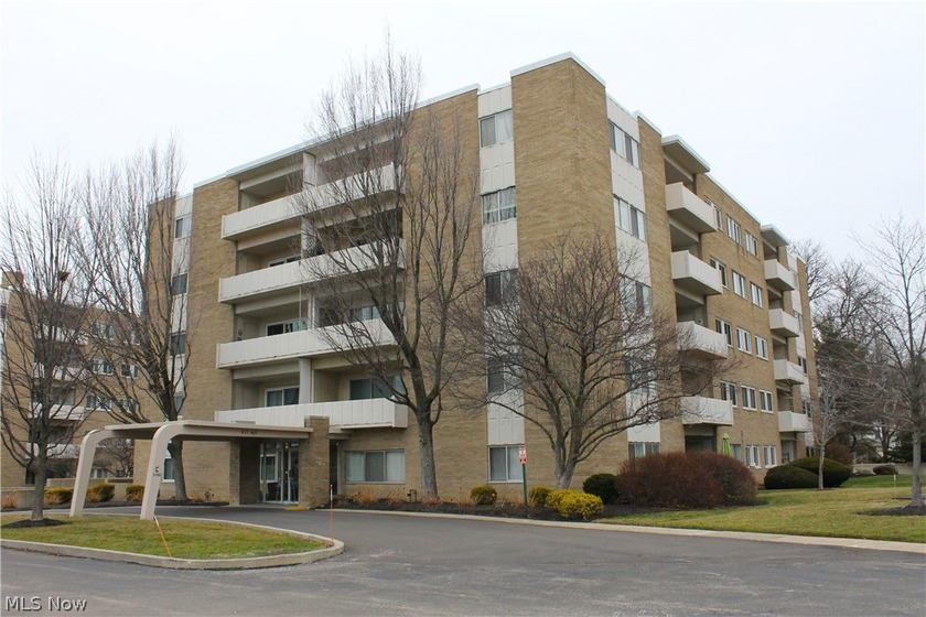 Excellent Opportunity to Live in Rocky River in the Highly - Beach Condo for sale in Rocky River, Ohio on Beachhouse.com