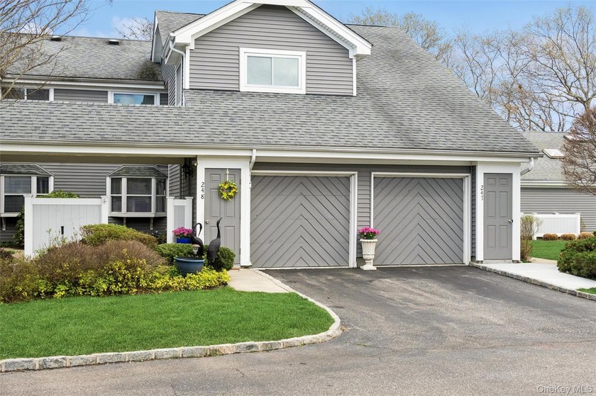 Waterfront!! Waterways gated 55+ where resort style living meets - Beach Condo for sale in Moriches, New York on Beachhouse.com