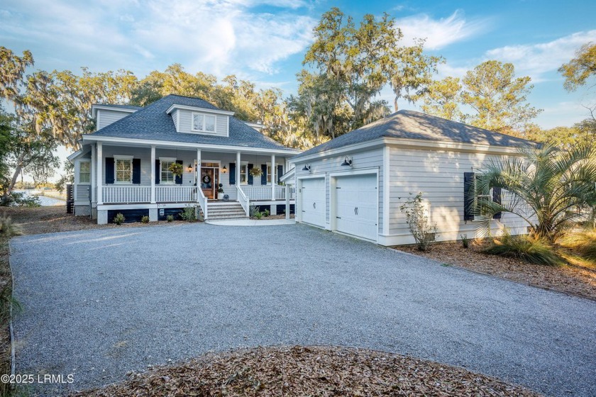 This stunning Lady's Island deepwater home offers breathtaking - Beach Home for sale in Beaufort, South Carolina on Beachhouse.com