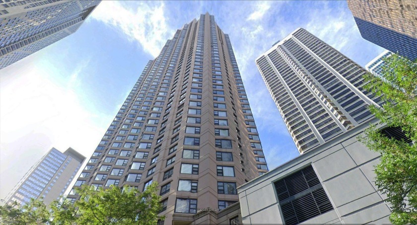 Immerse yourself in breathtaking vistas of the lake and city - Beach Condo for sale in Chicago, Illinois on Beachhouse.com
