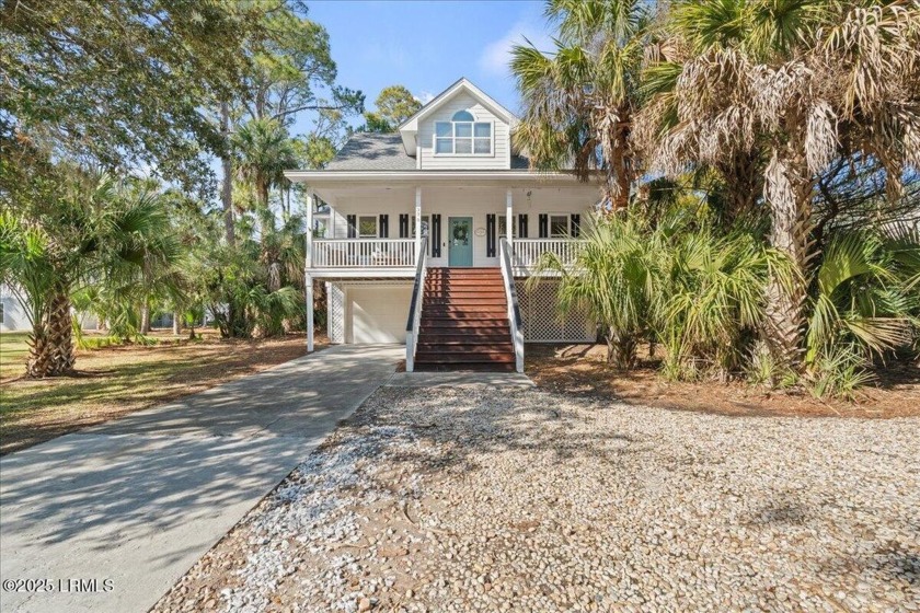 This FULLY FURNISHED 3-bedroom, 2.5-bath home on Fripp Island - Beach Home for sale in Fripp Island, South Carolina on Beachhouse.com