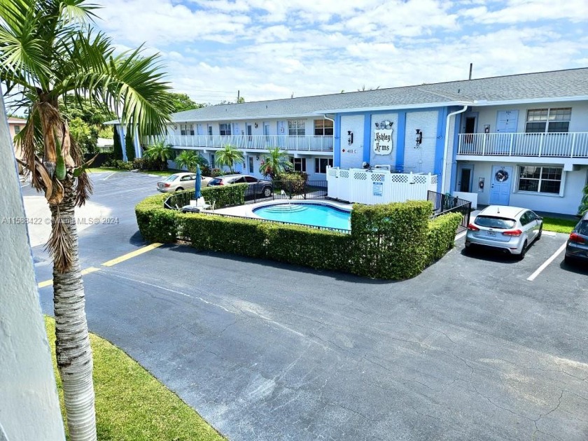 This spacious 2-bedroom, 1 1/2-bathroom condo boasts a prime - Beach Condo for sale in Lighthouse Point, Florida on Beachhouse.com