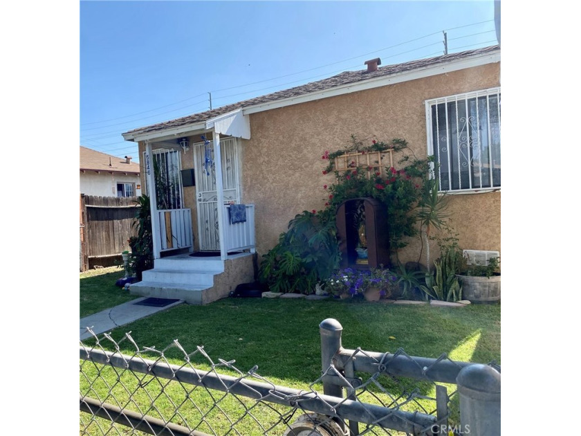 Great investment opportunity! Two small houses on one lot - Beach Home for sale in Long Beach, California on Beachhouse.com