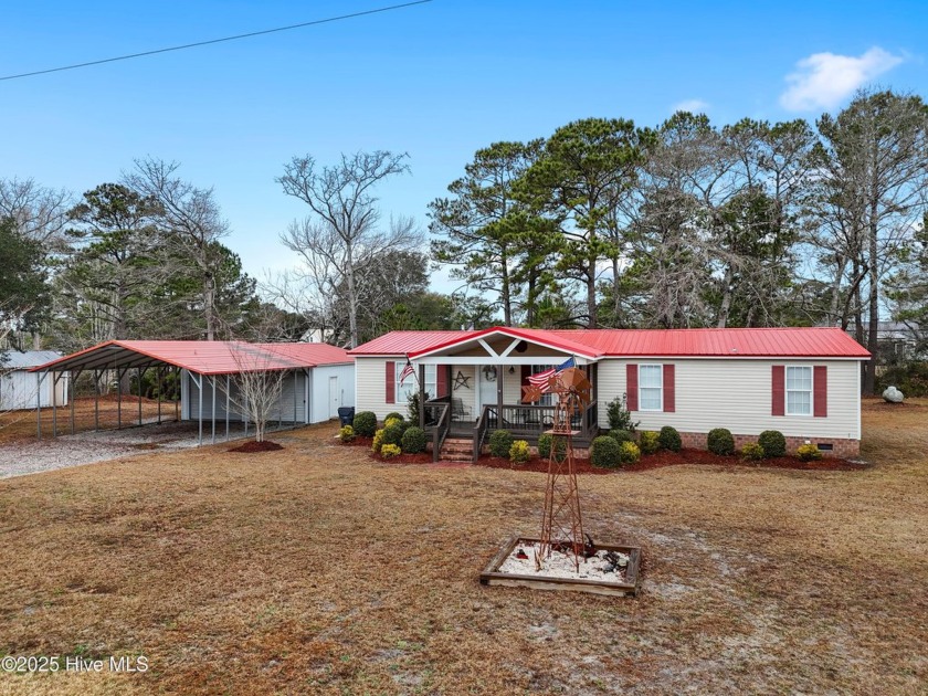 Well maintained manufactured double wide in waterfront community - Beach Home for sale in Shallotte, North Carolina on Beachhouse.com