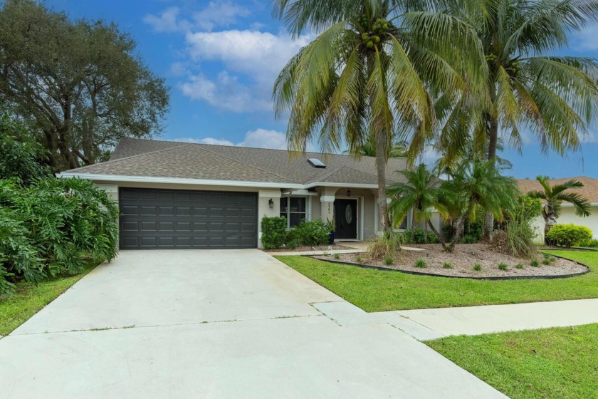 This exceptionally well maintained & beautifully updated 4 - Beach Home for sale in Wellington, Florida on Beachhouse.com