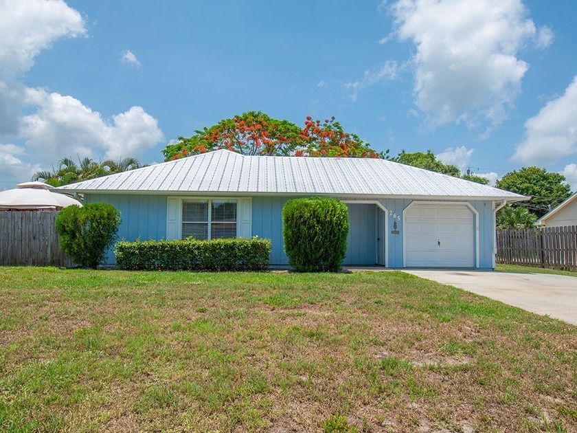 Charming 3BR/2BA home in beautiful Vero Beach! This - Beach Home for sale in Vero Beach, Florida on Beachhouse.com