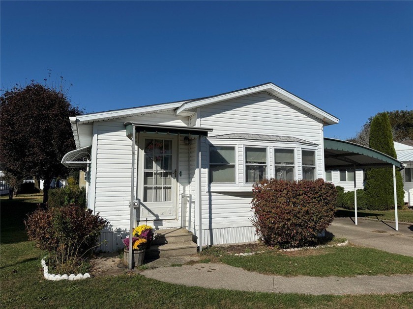 Charming 2-bedroom Marlette Mobile Home in Valley Village Mobile - Beach Home for sale in North East, Pennsylvania on Beachhouse.com