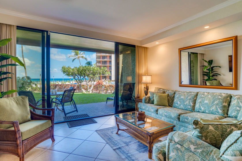 Upgraded DLX Ground-Floor W AC & Near - Beach Vacation Rentals in Lahaina, Hawaii on Beachhouse.com