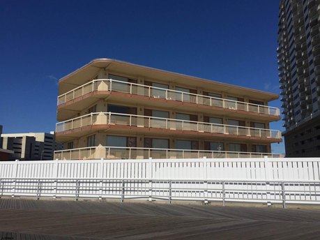 Easy living at your oceanfront island escape!  Studio unit - Beach Condo for sale in Atlantic City, New Jersey on Beachhouse.com